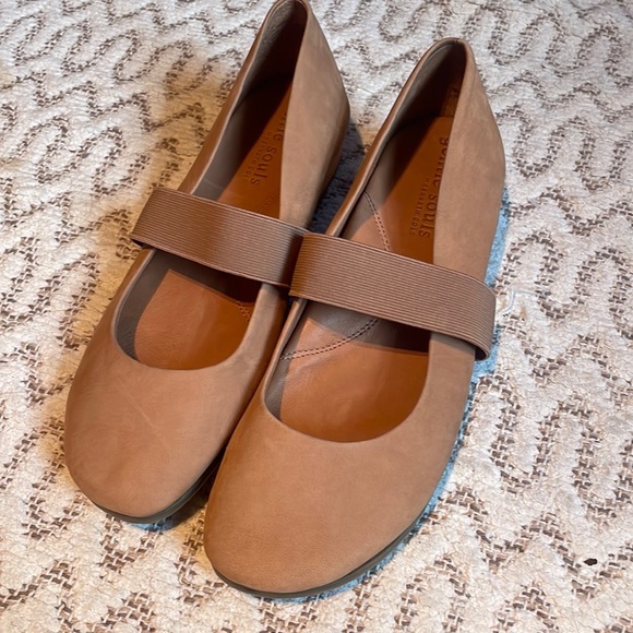 Kenneth Cole Shoes - Kenneth Cole Gentle Souls NWOT shoes